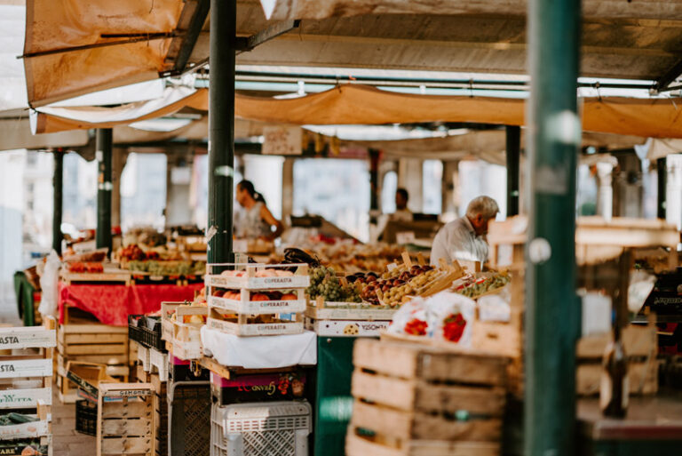 Bauernmarkt1 annie-spratt-on-unsplash